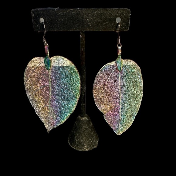 DELICATE Multicolor Electroplated Real Leaf Earrings - Picture 5 of 7